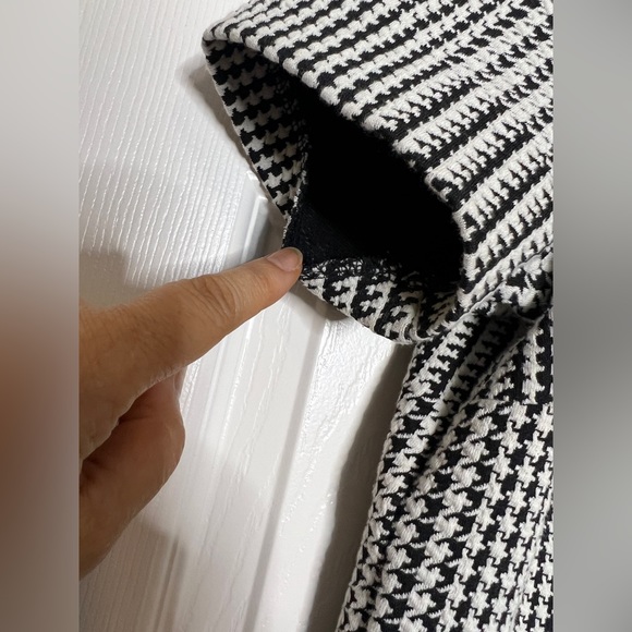 🖤Ann Taylor Houndstooth Blouse - Picture 6 of 6